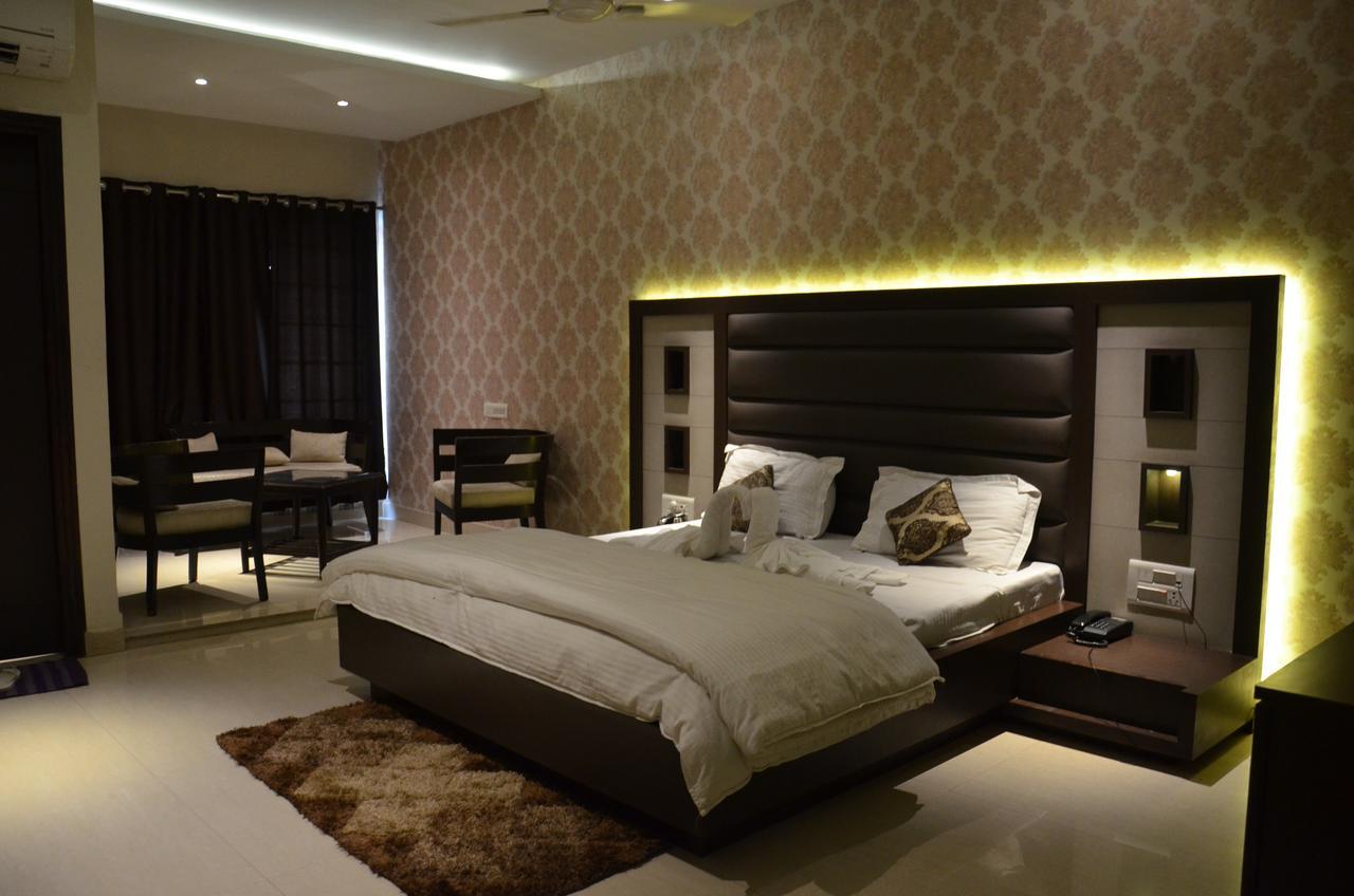Hotel Aroma Inn Sirsa Ngoại thất bức ảnh
