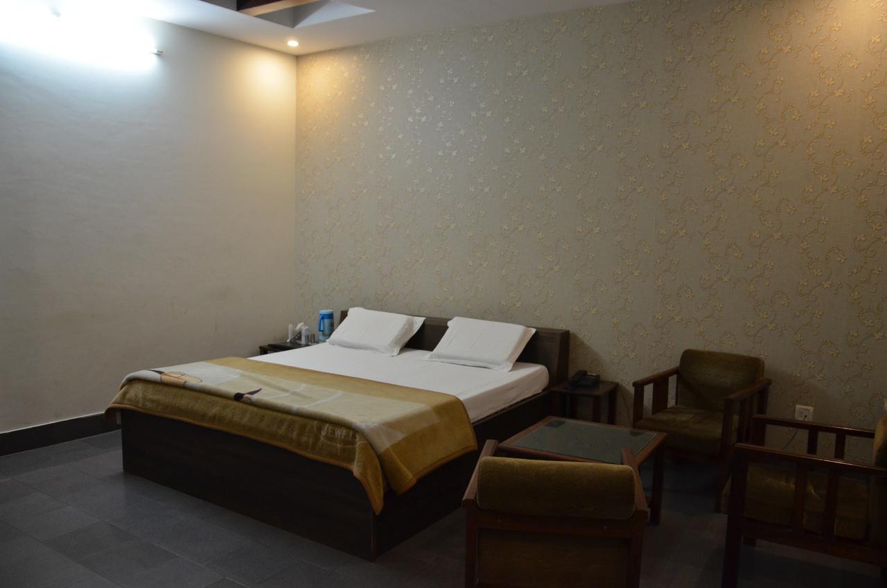 Hotel Aroma Inn Sirsa Ngoại thất bức ảnh